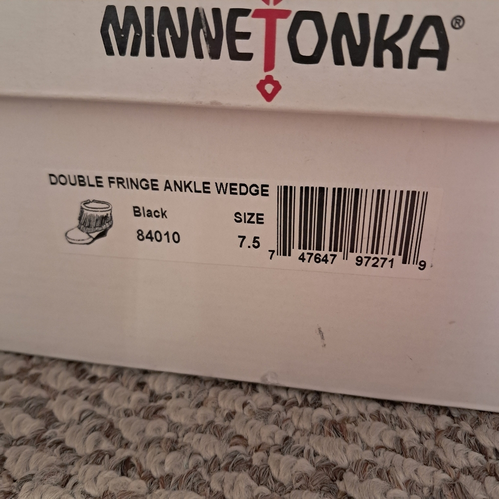 *Final Price* Minnetonka Boots Women's 7.5 Black Suede Double Fringe Ankle Wedge - Picture 6 of 7